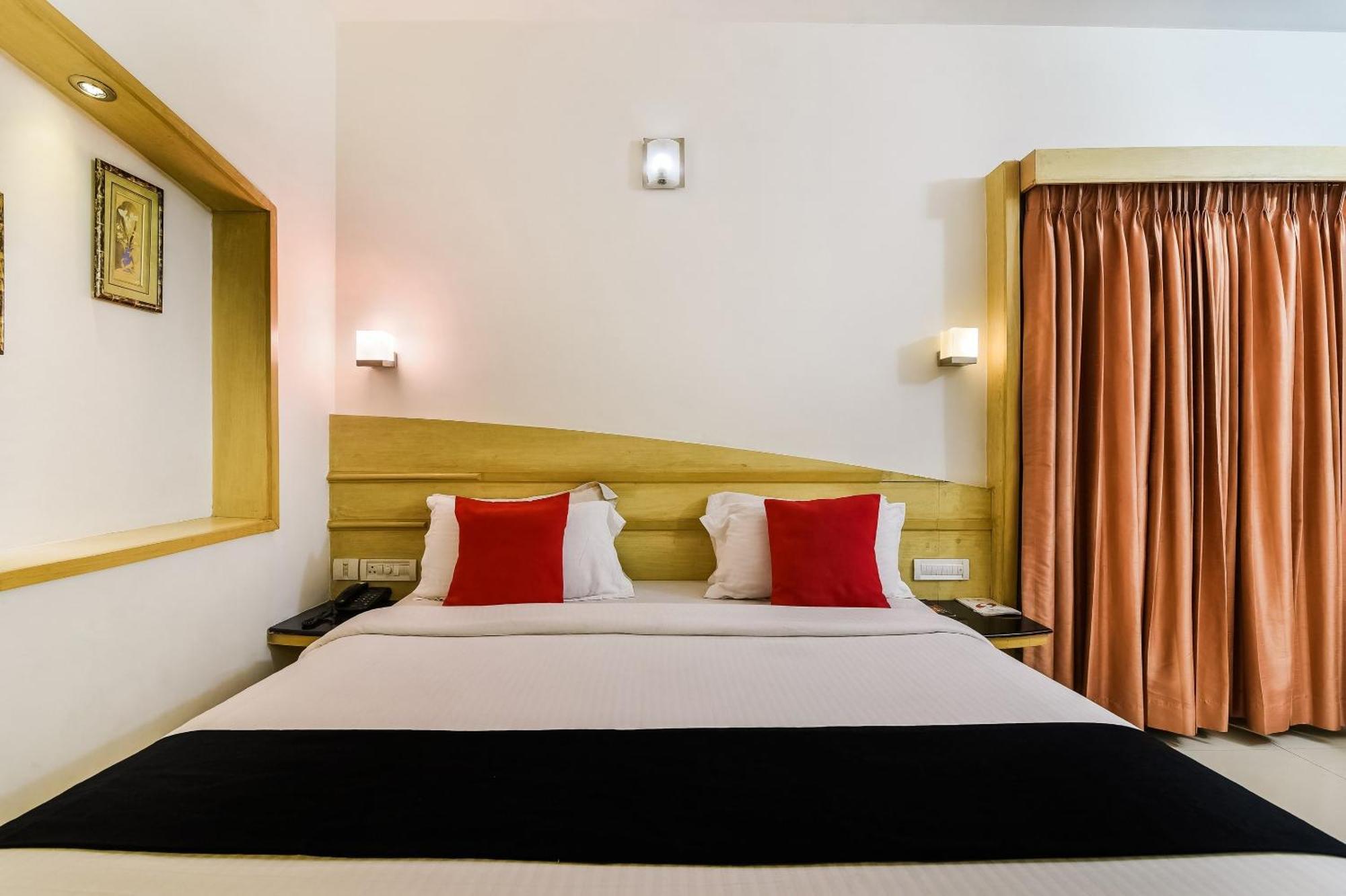 Hotel Super Capital O Grand Plaza Coimbatore Exterior foto