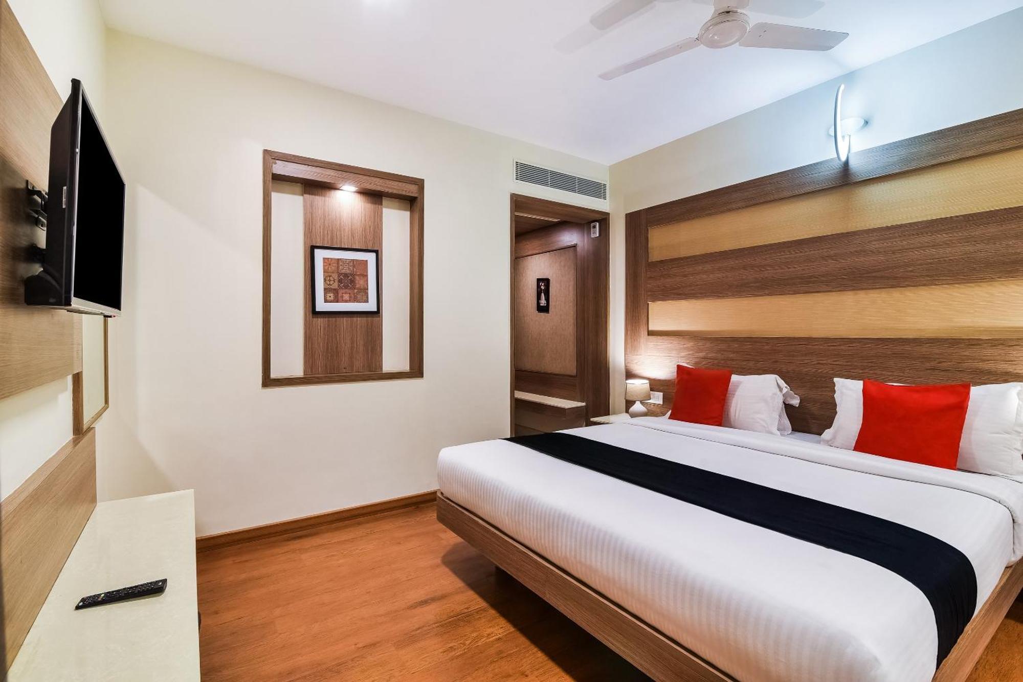 Hotel Super Capital O Grand Plaza Coimbatore Exterior foto