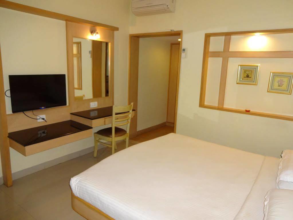 Hotel Super Capital O Grand Plaza Coimbatore Exterior foto